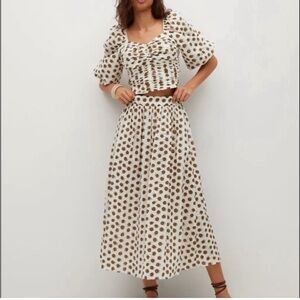 NWT mango A line skirt, fits L-XL, but tag is L.
